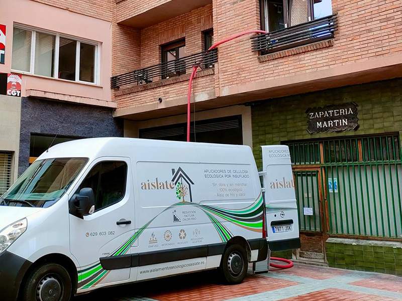 Comparativa entre un piso sin aislar y uno con aislamiento ecológico